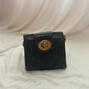 Coach Hamptons Signature Canvas Turnlock Wallet